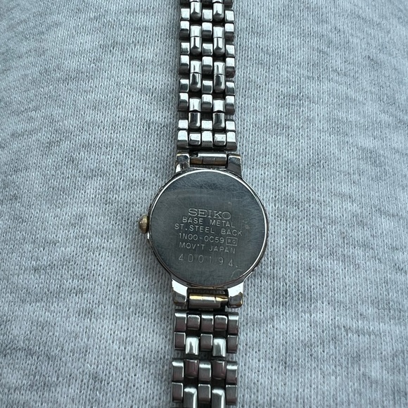 Vintage Seiko Women's Gold and Silver Watch - Picture 4 of 8